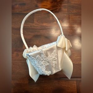 BRAND NEW Ivory Champagne ✨ Flower Girl Basket